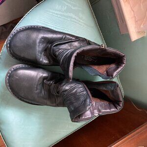 Miz Mooz Navy boots size 8